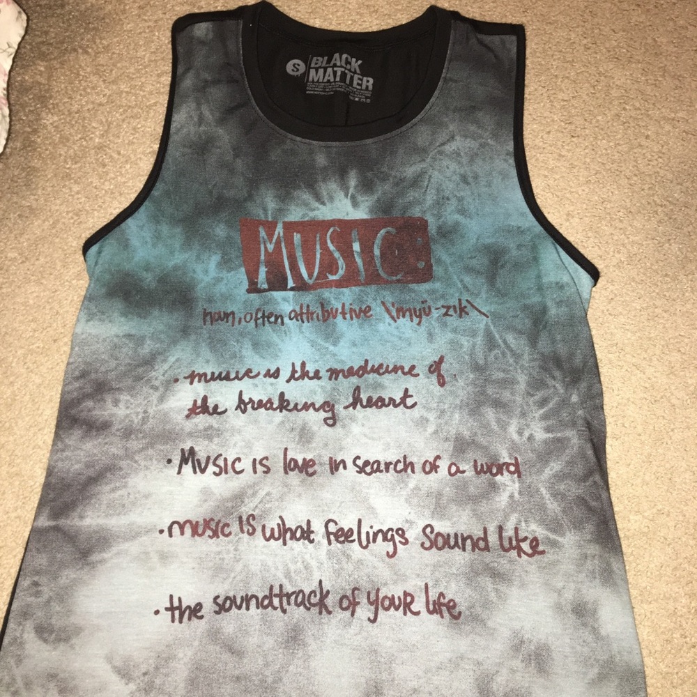 Sleeveless graphic tank top